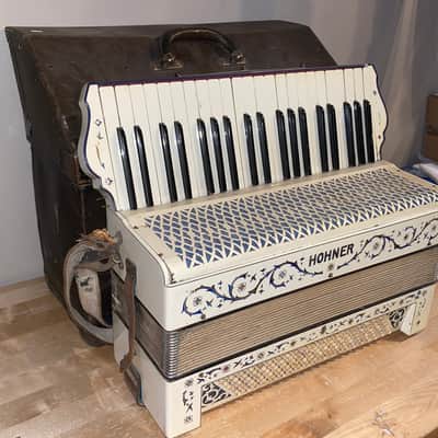 Hohner Vintage 1930's White Accordion Very Cool Original Case, Help Small Business & Buy it Here ! image 5
