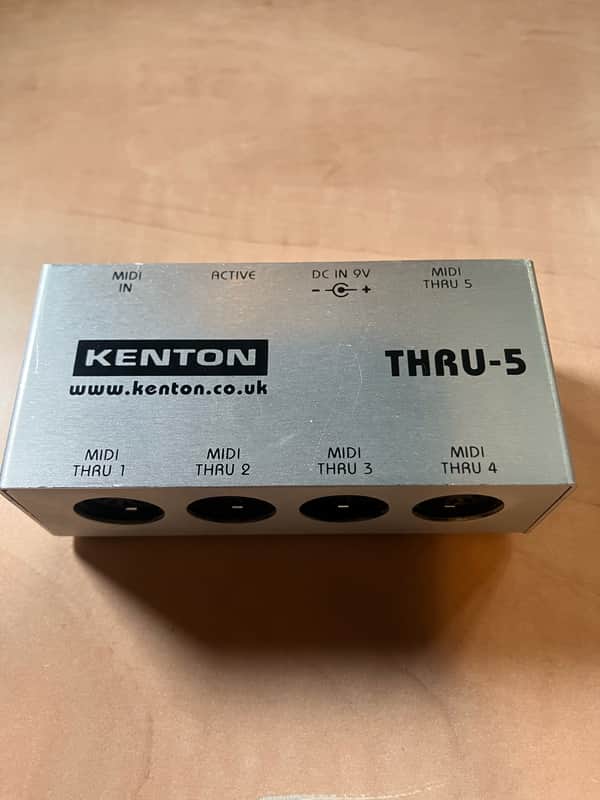 Kenton Thru5 with Mogami MIDI cables Bild 1