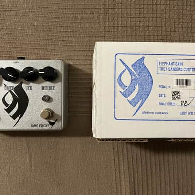 Wren and Cuff Elephant Skin Troy Sanders Signature Fuzz 2010s Silver image 2