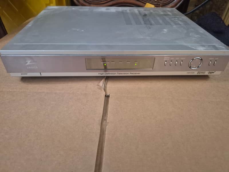 Zenith HDV420 High-Definition Digital TV Receiver / Tuner – Silver