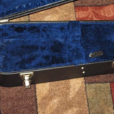 used genuine Gibson Dreadnought Hardshell Case from 2000s - Black Tolex Exterior, Wood Construction, Blue Plush Padded Interior, Gold Colored Hardware, lid has Gibson Acoustic Logo, fits square / round shoulder & cutaway dreadnought (NO guitar included) image 6