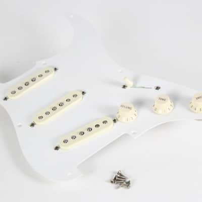 2001 Vintage Fender Stratocaster '57 1957 AVRI American Reissue Loaded PICKGUARD USA Strat image 2