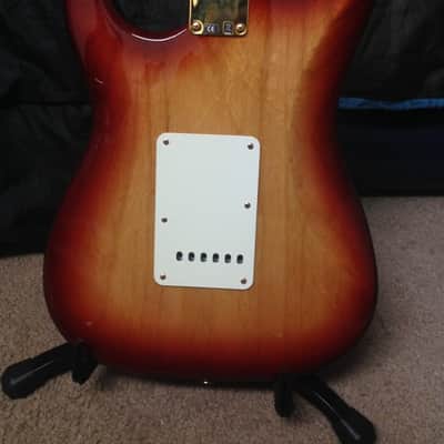 Fender Deluxe Series MIM Special Edition Stratocaster 2006 Cherryburst image 2