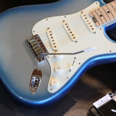 Minty! 2016 Fender American Elite Stratocaster w/ Maple FB Electric Guitar Sky Burst Metallic + OHSC image 6