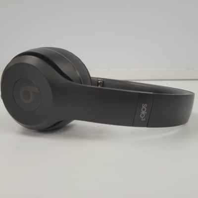 Beats Solo 3 Headphones image 8
