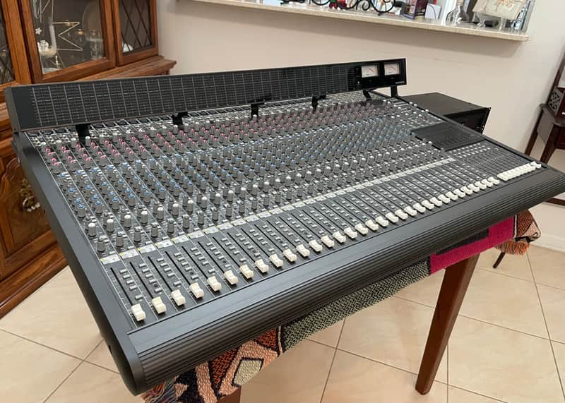 Mackie 32.8 32-Channel 8-Bus Mixing Console