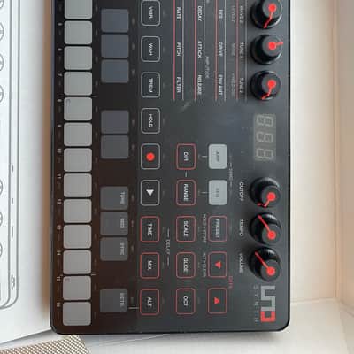 IK Multimedia UNO Analog Synth 2018 - Present - Black image 3