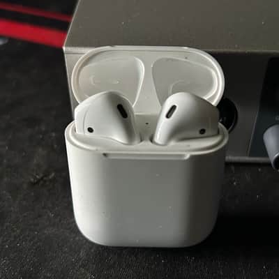Apple AirPods 1st Gen 2016-2018 image 2