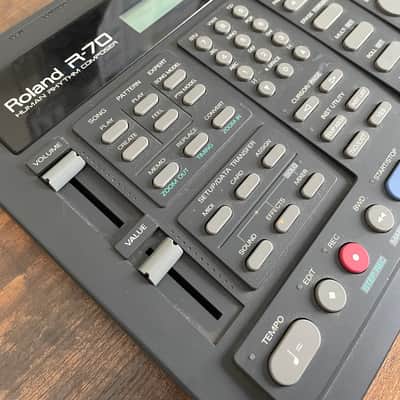 Roland R-70 Human Rhythm Vintage Drum Machine (with power supply and new internal battery) (TESTED)