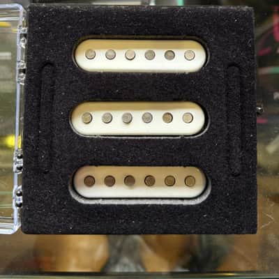 Fender 70th Anniversary '54 Stratocaster® Pickup Set image 2