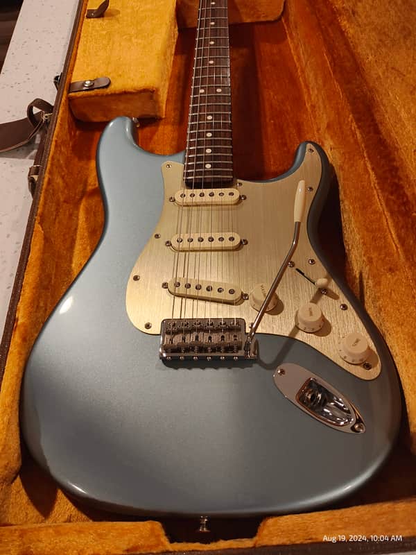 Fender FSR American Deluxe Vintage Player '62 Stratocaster 2005 - 2007 - Ice Blue Metallic with Matching Headstock image 1