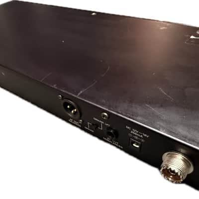 Audio-Technica ATW-R11 VHF Diversity Receiver image 4