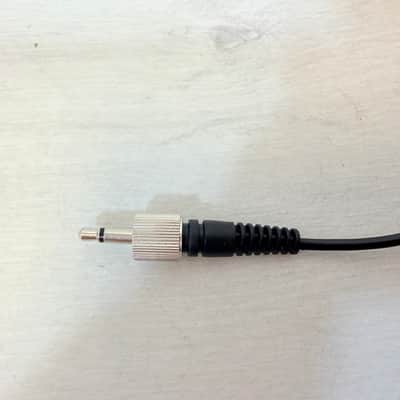 Uknown Lavalier Clip Microphone — Mini Locking 3.5mm Connector image 4