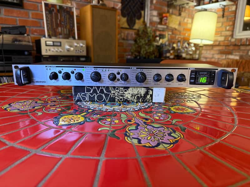 TC Electronic M300 Dual Engine Effects Processor 2000s - Silver image 1