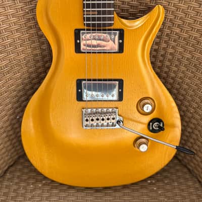 Gravity Single cut Goldtop 2026 - Nitro Aztec Gold image 3