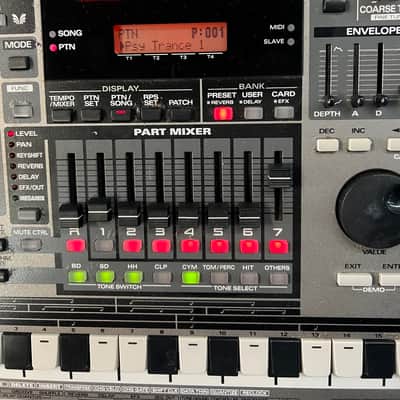 Roland MC-505 Groovebox 1998 - 2002 - Gray image 2