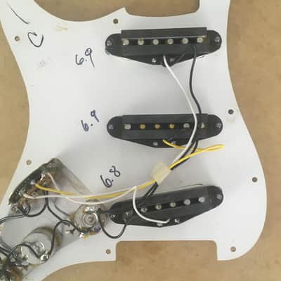 2000s Genuine Fender Guitar Aged Relic Loaded Strat Pickguard Pickups Parchment Natural Aging image 15