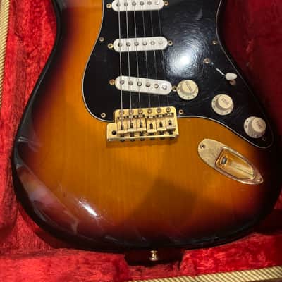 Fender Stevie Ray Vaughan Stratocaster with Pau Ferro Fretboard 1992-1999 - 3-Color Sunburst image 2