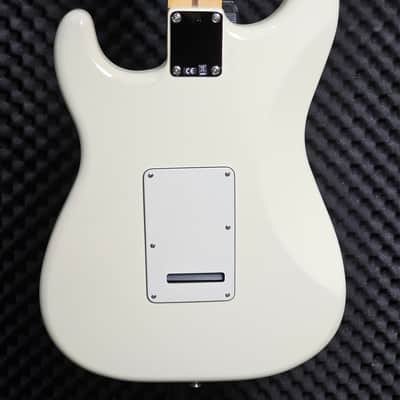 Fender Standard Stratocaster 2011 - Arctic White image 6