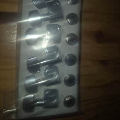Fender Stratocaster / Telecaster Locking Tuning Heads Chrome 099-0818-100 image 4