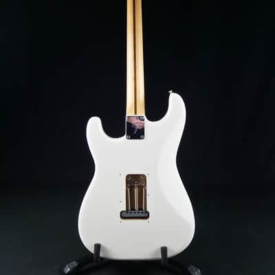 Fender Player Stratocaster with Maple Fretboard 2019 - Polar White image 3