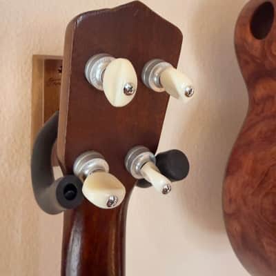 Gibson 1950 Tenor Ukulele - upgraded tuners, vintage beuty image 4