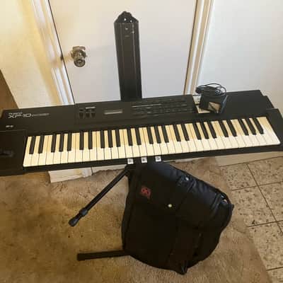 Roland XP-10 Synthesizer + Ultimate Stand + padded Gig Bag
