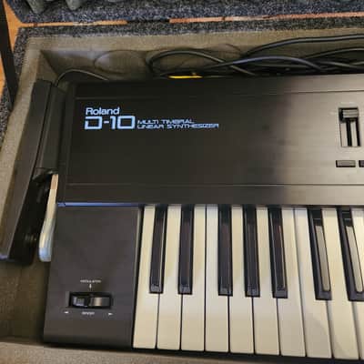 Roland D-10 61-Key Multi-Timbral Linear Synthesizer 1988 - 1992 - Black