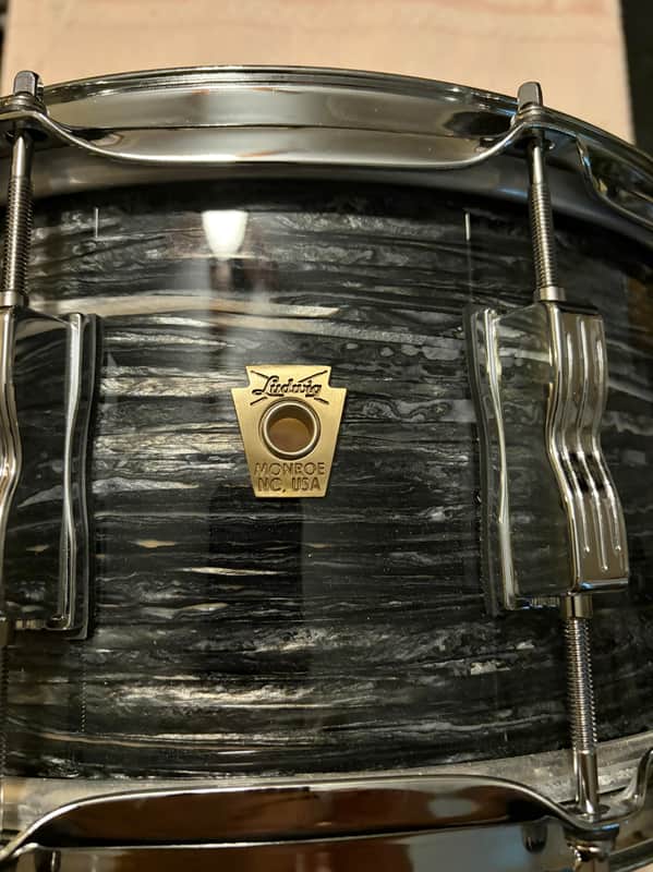 Ludwig LS403 Classic Maple 6.5x14" 10-Lug Snare Drum 2012 - Present - Vintage Black Oyster Pearl - like new