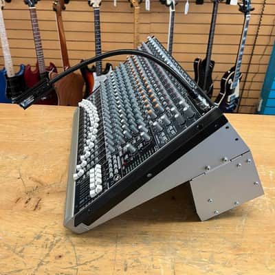 Mackie 1604-VLXZ3 16-Channel Rackmount Mixer Bild 2