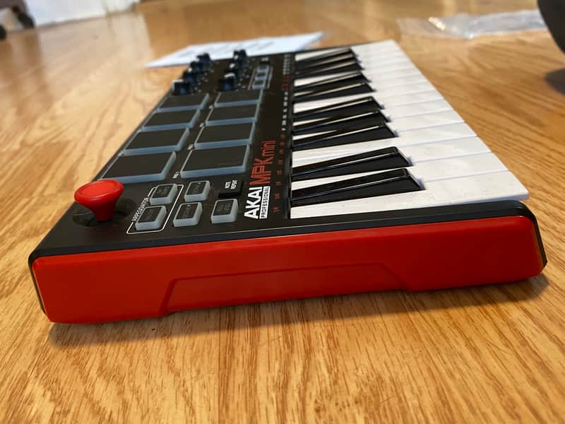Akai MPK Mini Play MKIII Portable 25-Key MIDI Controller 2022 - Present - Black image 1