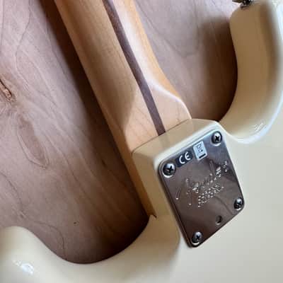Fender American Standard Stratocaster with Maple Fretboard 2008 - 2016 - Olympic White image 4