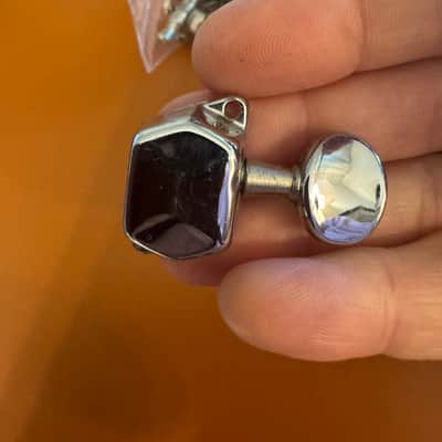 Squier Strat Tuning Pegs 2021 - Chrome image 1