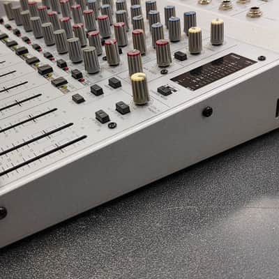 Behringer Eurorack MX1604A 16-Channel Mic / Line Mixer 2000s - Silver image 9