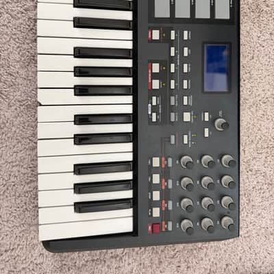 Akai MPK25 MIDI Controller