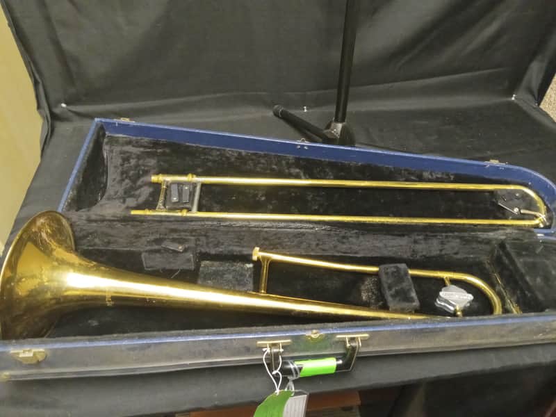 Holton Collegiate Slide Trombone serial 005869 - Lacquer image 1