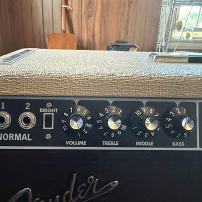 Fender Tone Master Twin Reverb 2x12-inch 200-watt Combo Amp - Blonde image 2