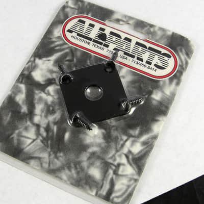 Allparts AP-0633-003 Curved Square Jack Plate