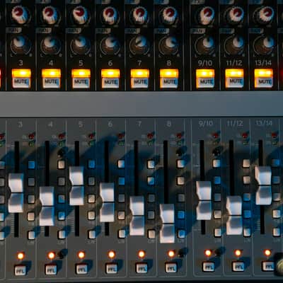 Korg MW1608 SoundLink 16-Channel 8-Bus Mixer. Mint! image 7