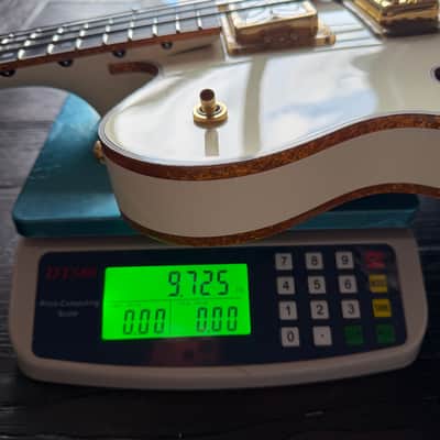 Gretsch G6136B-TP-AWT Tom Petersson 4-String Falcon Bass - Aged White Lacquer image 8