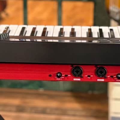 Akai Professional MPC Key 61 key Sampling Production Workshop With Cable image 13