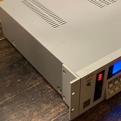 Akai S1000 Sampler - AES, SCSI, USB, new Display, new PSU image 2