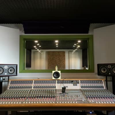 Audient ASP8024 high resolution analog mixing console image 3