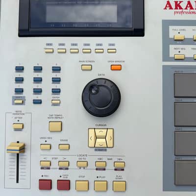 Akai MPC2000XL MIDI Production Center 2000 - 2005 - Grey image 2