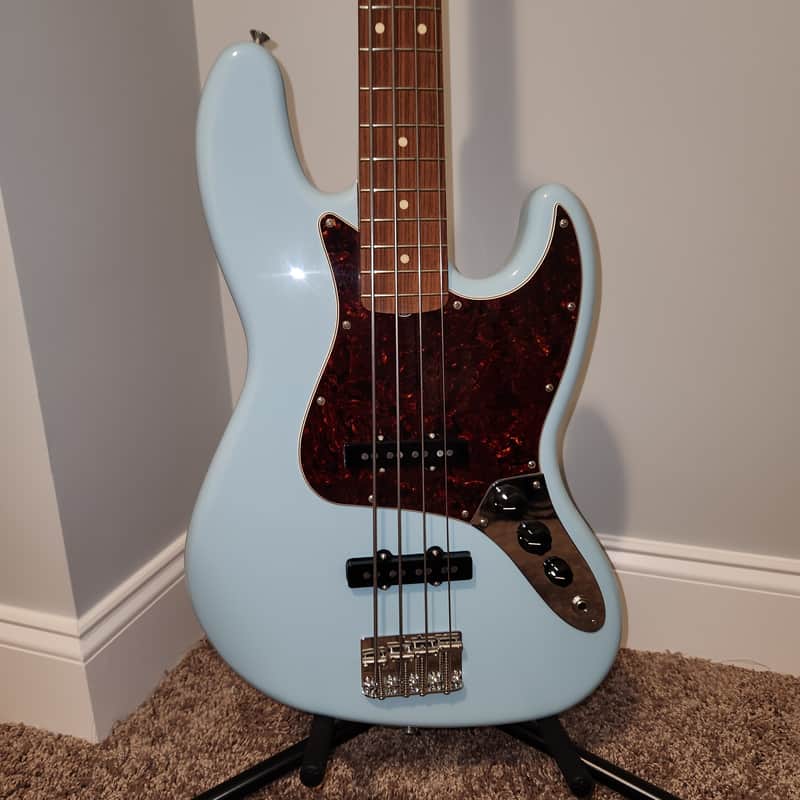 Fender Vintera '60s Jazz Bass with Pau Ferro Fretboard 2019 - Present - Daphne Blue image 1