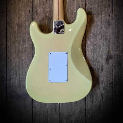 1994 Fender Stratocaster Deluxe Plus in Blonde finish & hard shell case image 3