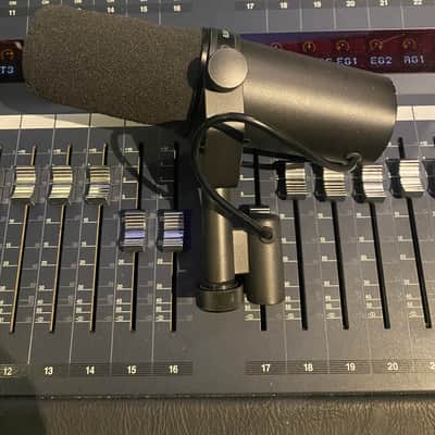 Shure SM7B Cardioid Dynamic Microphone