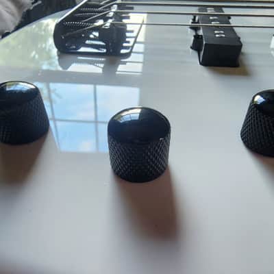Jackson JS Series Spectra Bass JS2 - Snow White image 9