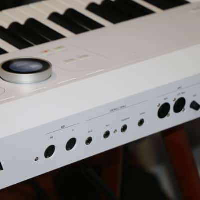 Arturia AstroLab 61-Key Stage Keyboard 2024 - Present White image 12