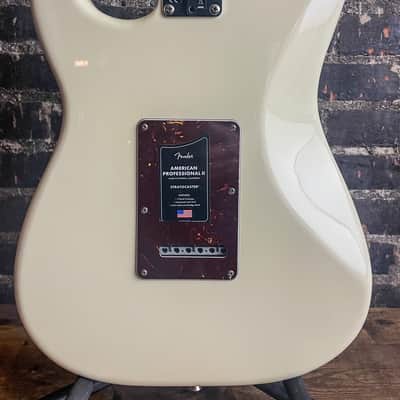 2022 Fender American Professional II Stratocaster with Maple Fretboard - Olympic White (USED) image 3